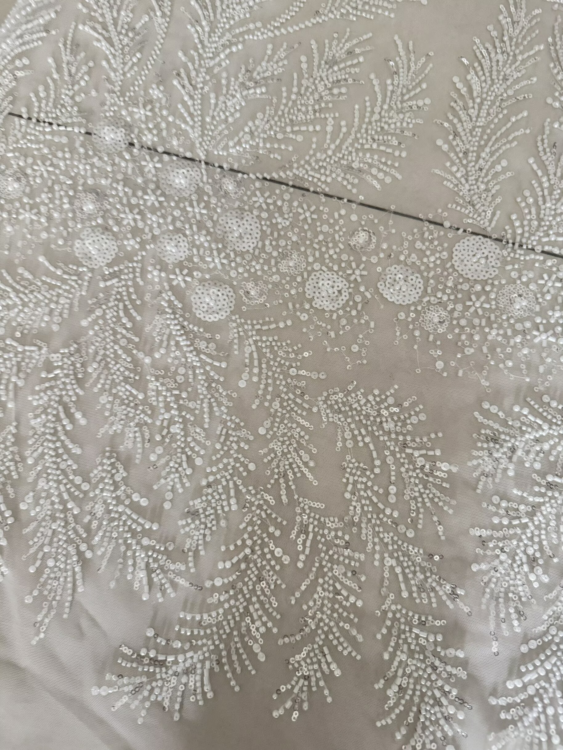 White Beaded Pearl Crystal Seq - Crystal Mesh Fabric avaliação e preço
