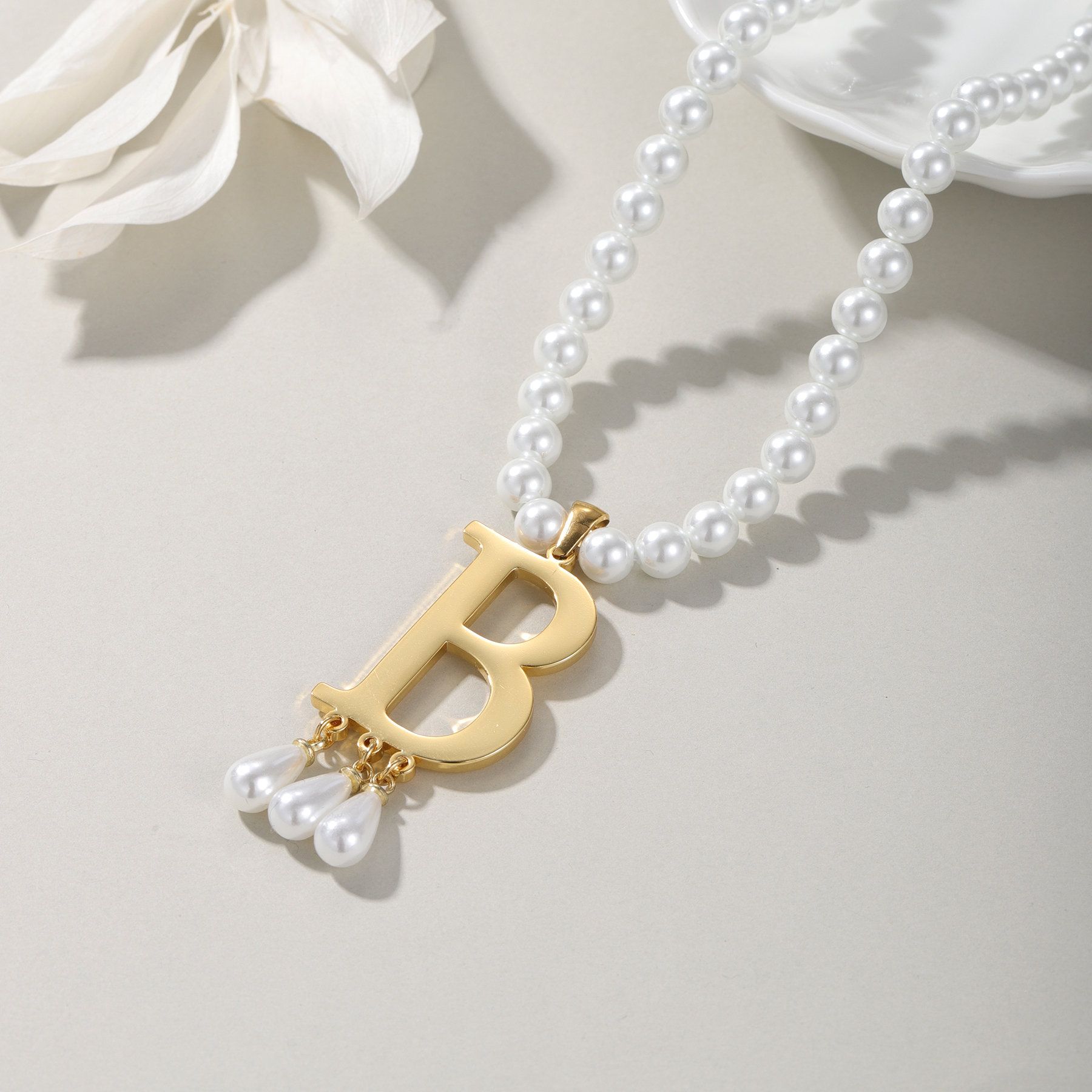 Customized Initial Pendant Lux - Pearl Trim Chain avaliação e preço