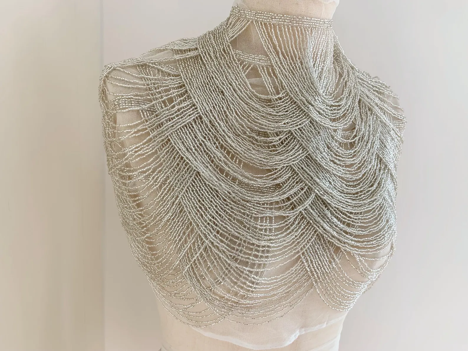Silver Chains Cape Fabric, Bea - Beaded Trim Fringe avaliação e preço